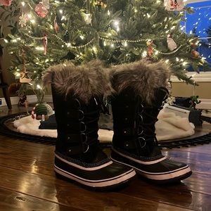 Like new Sorel Joan of Arctic boots